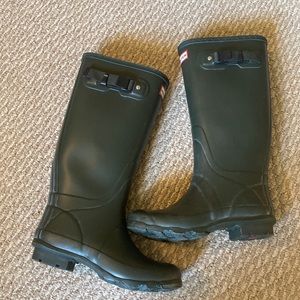 Green hunter rain boots wide calf/shorter